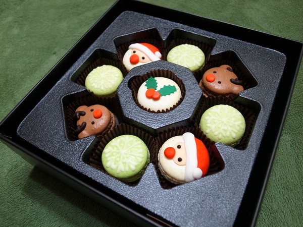天鵝脖子街:<宅配|試吃>超可愛聖誕馬卡龍#聖誕老人#麋鹿#聖誕紅~天鵝脖子街