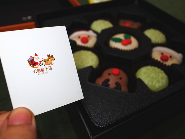 天鵝脖子街:<宅配|試吃>超可愛聖誕馬卡龍#聖誕老人#麋鹿#聖誕紅~天鵝脖子街