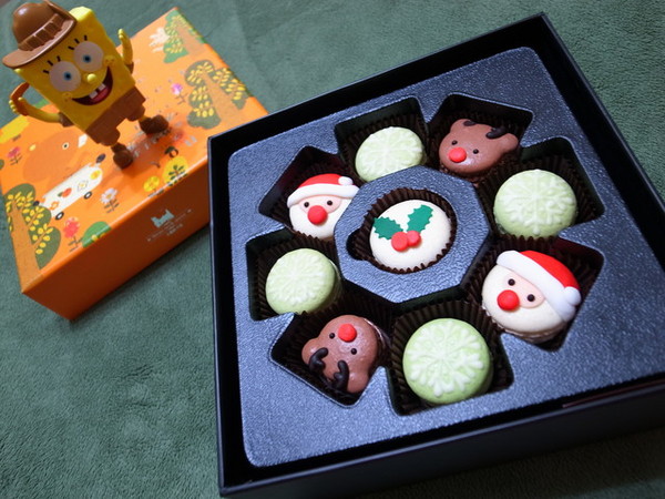 天鵝脖子街:<宅配|試吃>超可愛聖誕馬卡龍#聖誕老人#麋鹿#聖誕紅~天鵝脖子街