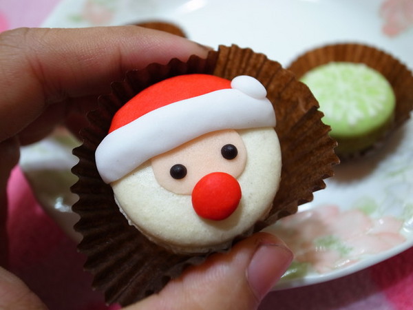 天鵝脖子街:<宅配|試吃>超可愛聖誕馬卡龍#聖誕老人#麋鹿#聖誕紅~天鵝脖子街