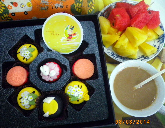 天鵝脖子街(台中逢甲)：天鵝脖子街【捉秋玩月禮盒】月圓了˙心也圓了-我愛你(520)