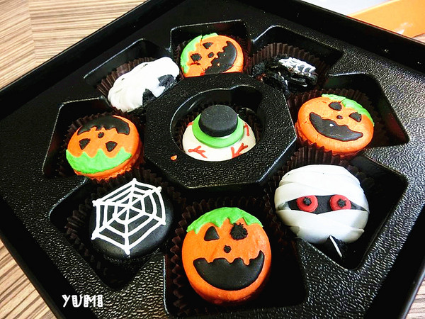 天鵝脖子街(台中逢甲):【邀稿】不給糖就搗蛋!!天鵝脖子街首推~萬聖節馬卡龍搞怪登場~@天鵝脖子街