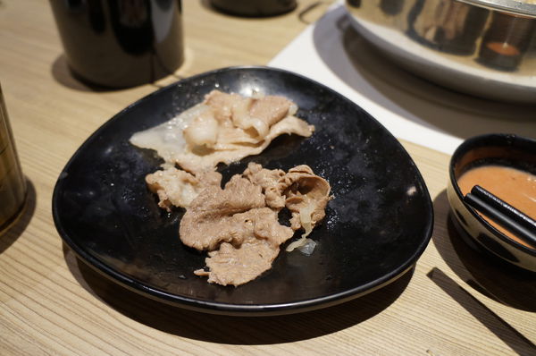 連進酸菜白肉鍋(原：新勵進酸菜白肉鍋)：連近酸菜白肉鍋 ♥吃到飽