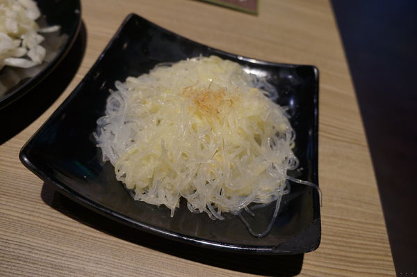 連進酸菜白肉鍋(原：新勵進酸菜白肉鍋)：連近酸菜白肉鍋 ♥吃到飽