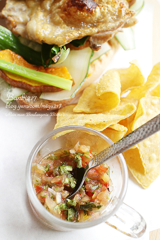 雨人麵包餐館:雨人麵包餐館 Rain man Boulangerie Bistro 鮮嫩多汁香煎茴香雞腿拖鞋麵包 (台北捷運市政府站,誠品松菸,松山文創園區,巷弄美食)