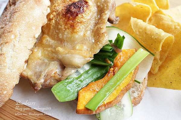 雨人麵包餐館:雨人麵包餐館 Rain man Boulangerie Bistro 鮮嫩多汁香煎茴香雞腿拖鞋麵包 (台北捷運市政府站,誠品松菸,松山文創園區,巷弄美食)