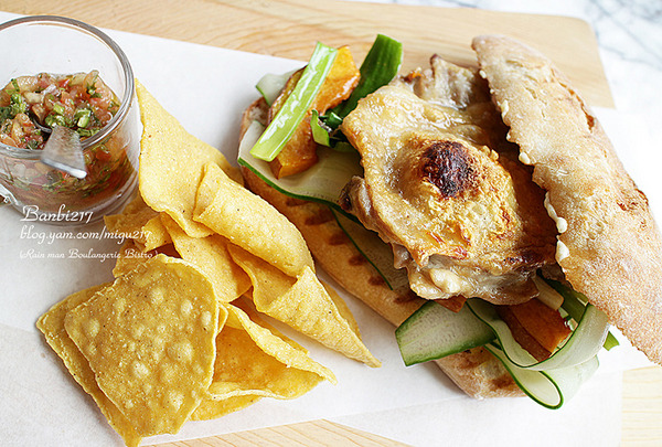 雨人麵包餐館:雨人麵包餐館 Rain man Boulangerie Bistro 鮮嫩多汁香煎茴香雞腿拖鞋麵包 (台北捷運市政府站,誠品松菸,松山文創園區,巷弄美食)