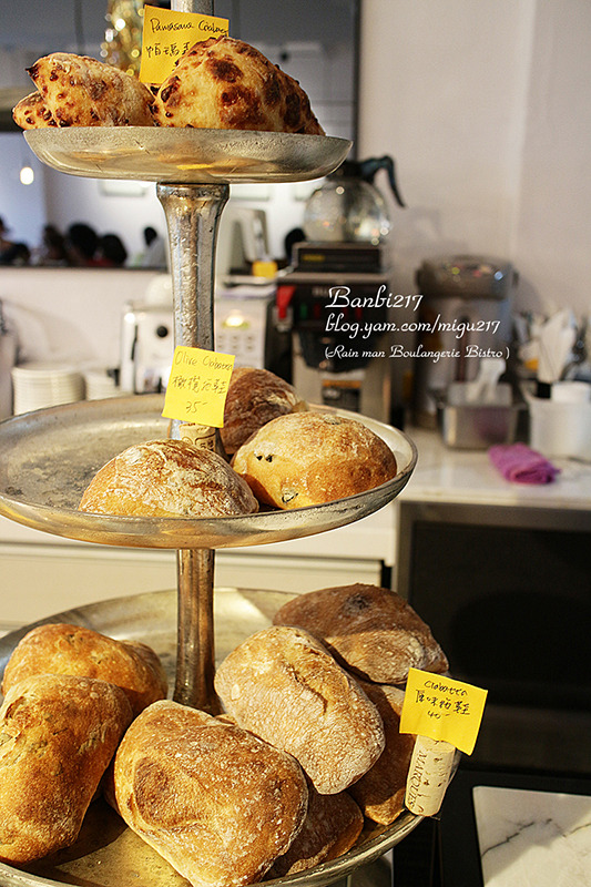 雨人麵包餐館:雨人麵包餐館 Rain man Boulangerie Bistro 鮮嫩多汁香煎茴香雞腿拖鞋麵包 (台北捷運市政府站,誠品松菸,松山文創園區,巷弄美食)