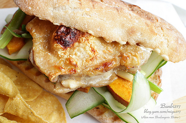 雨人麵包餐館:雨人麵包餐館 Rain man Boulangerie Bistro 鮮嫩多汁香煎茴香雞腿拖鞋麵包 (台北捷運市政府站,誠品松菸,松山文創園區,巷弄美食)