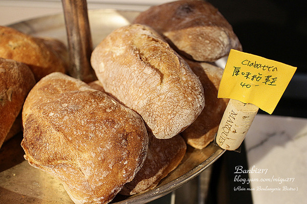 雨人麵包餐館:雨人麵包餐館 Rain man Boulangerie Bistro 鮮嫩多汁香煎茴香雞腿拖鞋麵包 (台北捷運市政府站,誠品松菸,松山文創園區,巷弄美食)