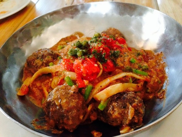 The Villa Herbs restaurant(樂利店):(胖樺食記) 台北市大安區The Villa Herbs restaurant / 樂利店。燈光美氣氛佳的城市清流。