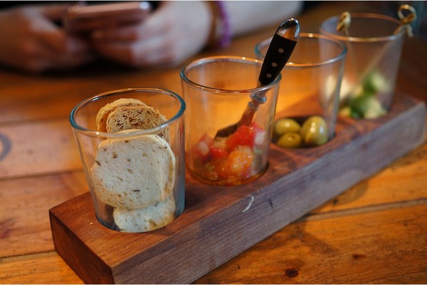 The Villa Herbs restaurant(樂利店):(胖樺食記) 台北市大安區The Villa Herbs restaurant / 樂利店。燈光美氣氛佳的城市清流。