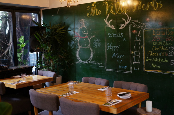 The Villa Herbs restaurant(樂利店):(胖樺食記) 台北市大安區The Villa Herbs restaurant / 樂利店。燈光美氣氛佳的城市清流。