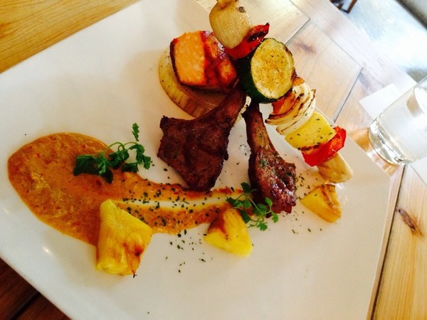 The Villa Herbs restaurant(樂利店):(胖樺食記) 台北市大安區The Villa Herbs restaurant / 樂利店。燈光美氣氛佳的城市清流。