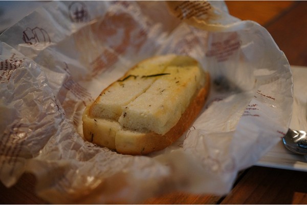 The Villa Herbs restaurant(樂利店):(胖樺食記) 台北市大安區The Villa Herbs restaurant / 樂利店。燈光美氣氛佳的城市清流。