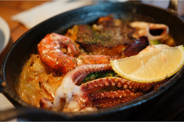 The Villa Herbs restaurant(樂利店):(胖樺食記) 台北市大安區The Villa Herbs restaurant / 樂利店。燈光美氣氛佳的城市清流。