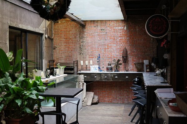 The Villa Herbs restaurant(樂利店):(胖樺食記) 台北市大安區The Villa Herbs restaurant / 樂利店。燈光美氣氛佳的城市清流。