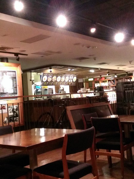 The Base：【食記】適合長時間待的The Base