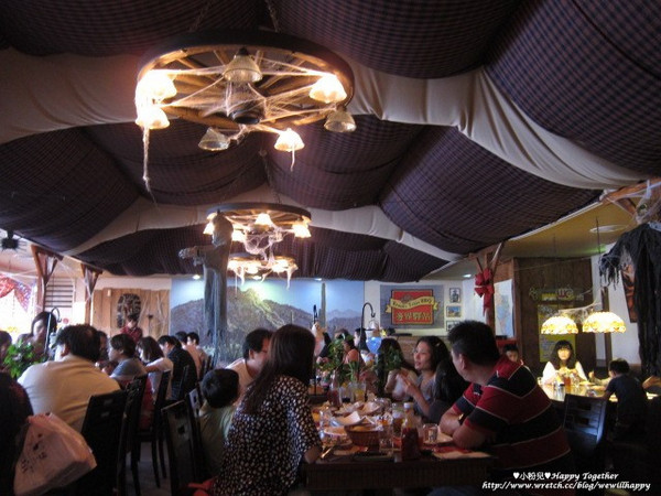 Frank's Texas BBQ邊界驛站:├食記┤哇~比臉蛋大的牛排光看就飽了!果然名不虛傳in邊界驛站