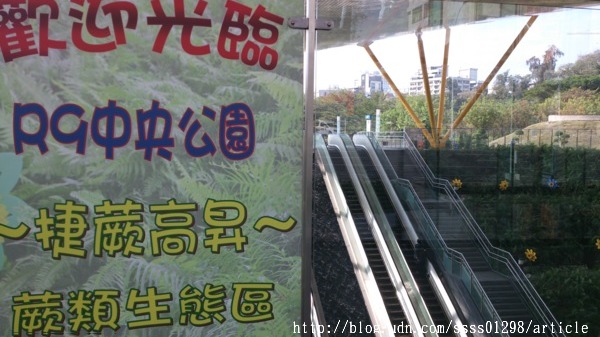 中央公園站：【旅行遊記。高雄前金區】看見都市綠洲，高雄捷運中央公園站日夜拍