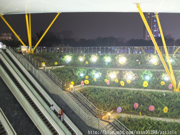 中央公園站：【旅行遊記。高雄前金區】看見都市綠洲，高雄捷運中央公園站日夜拍