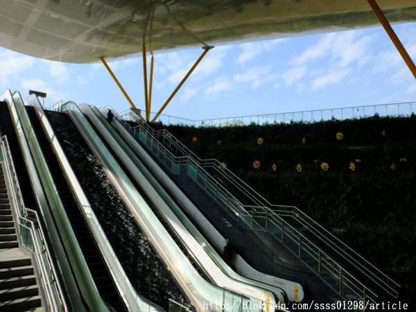 中央公園站：【旅行遊記。高雄前金區】看見都市綠洲，高雄捷運中央公園站日夜拍