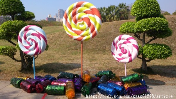 中央公園站：【旅行遊記。高雄前金區】看見都市綠洲，高雄捷運中央公園站日夜拍