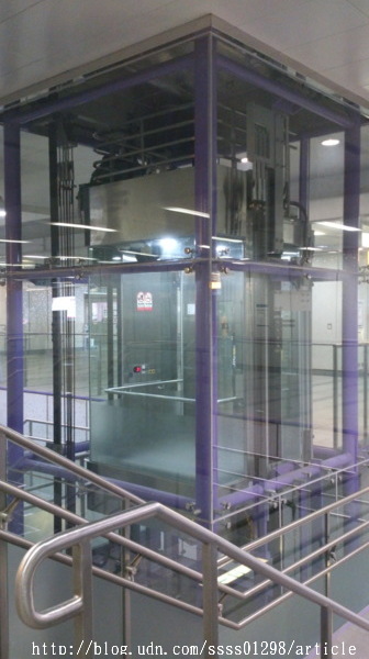 中央公園站：【旅行遊記。高雄前金區】看見都市綠洲，高雄捷運中央公園站日夜拍