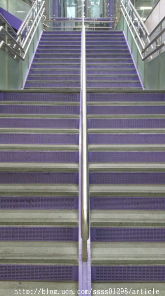 中央公園站：【旅行遊記。高雄前金區】看見都市綠洲，高雄捷運中央公園站日夜拍