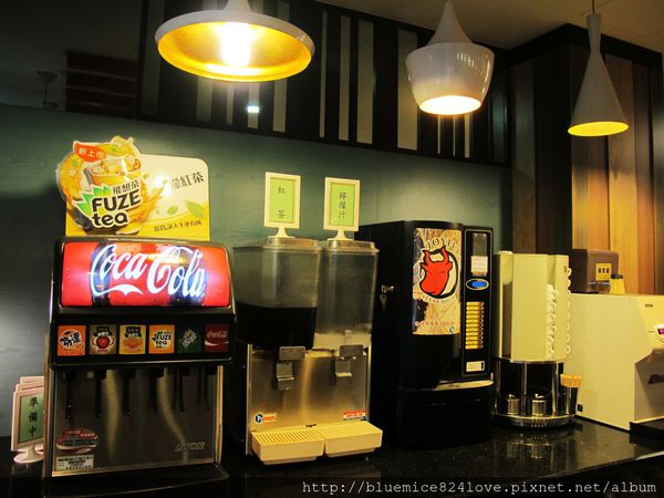 饗厚牛排(台中站前店):(台中。中區美食) 『饗厚牛排 - 台中站前店』尚厚的牛排。岩燒上肩牛排,要吃幾分熟,通通自己來^^