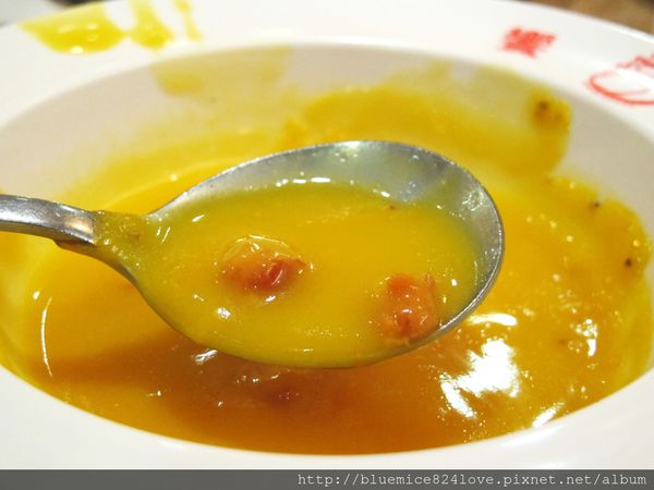 饗厚牛排(台中站前店):(台中。中區美食) 『饗厚牛排 - 台中站前店』尚厚的牛排。岩燒上肩牛排,要吃幾分熟,通通自己來^^