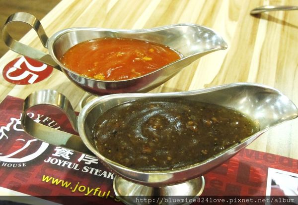 饗厚牛排(台中站前店):(台中。中區美食) 『饗厚牛排 - 台中站前店』尚厚的牛排。岩燒上肩牛排,要吃幾分熟,通通自己來^^