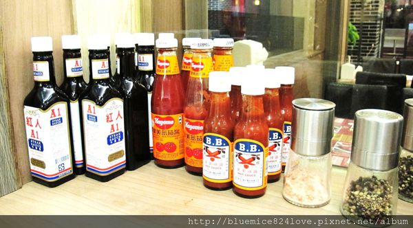 饗厚牛排(台中站前店):(台中。中區美食) 『饗厚牛排 - 台中站前店』尚厚的牛排。岩燒上肩牛排,要吃幾分熟,通通自己來^^