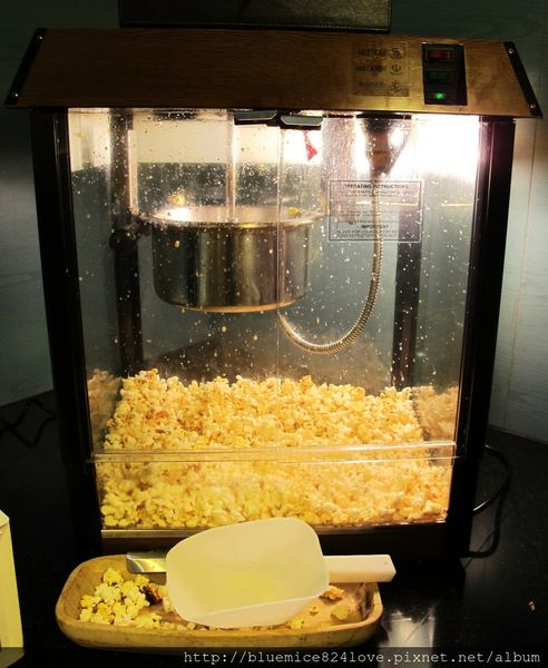 饗厚牛排(台中站前店):(台中。中區美食) 『饗厚牛排 - 台中站前店』尚厚的牛排。岩燒上肩牛排,要吃幾分熟,通通自己來^^