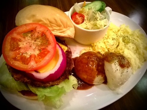 Apple Diner：清爽蛋捲&蘋果漢堡~免服務費的好店一家!Apple Diner