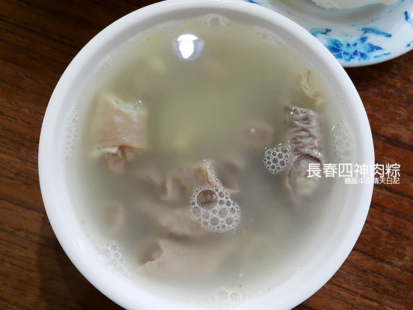 長春四神肉粽：【台北|長春四神肉粽】腸子多到滿出來 四神控絕不能錯過好滋味