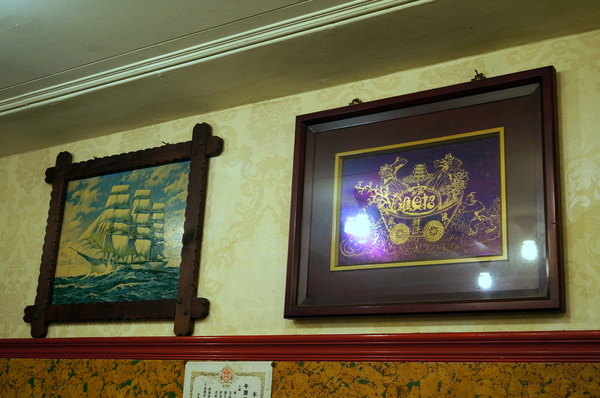 帝一沙茶牛羊肉：(胖樺食記)台北市四平商圈「帝一沙茶牛羊肉」。好吃的炒羊肉片近國賓微風影城。