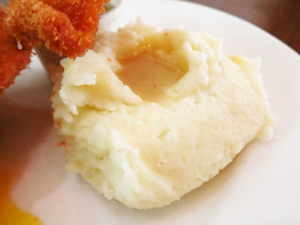 【桃園餐廳】李西餐廳caf'e de M&L-無招牌低調的爆漿炸雞