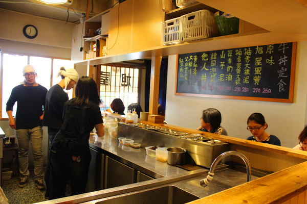 旭屋牛丼專賣：[台南]滿滿牛肉+蔥花=100分牛丼。限量美味 旭屋