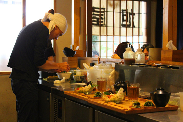 旭屋牛丼專賣：[台南]滿滿牛肉+蔥花=100分牛丼。限量美味 旭屋