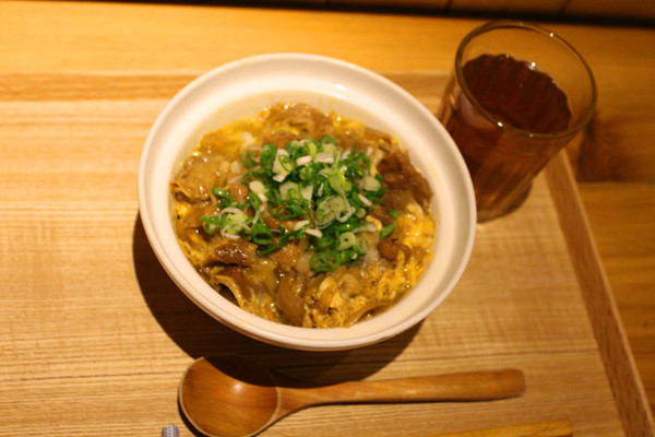 旭屋牛丼專賣：[台南]滿滿牛肉+蔥花=100分牛丼。限量美味 旭屋