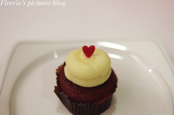 Twelve Cupcakes(新光站前店):台北美食~twelve cupcakes~小巧迷人的杯子蛋糕!