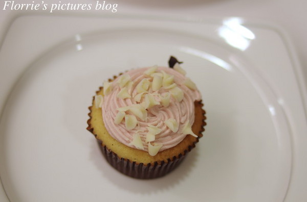 Twelve Cupcakes(新光站前店):台北美食~twelve cupcakes~小巧迷人的杯子蛋糕!