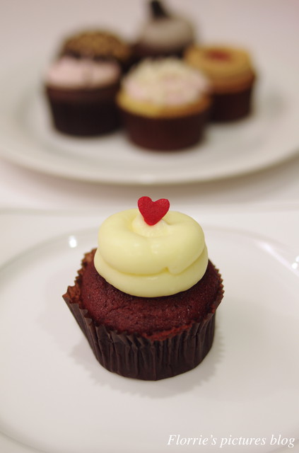 Twelve Cupcakes(新光站前店):台北美食~twelve cupcakes~小巧迷人的杯子蛋糕!