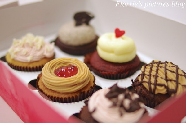 Twelve Cupcakes(新光站前店):台北美食~twelve cupcakes~小巧迷人的杯子蛋糕!