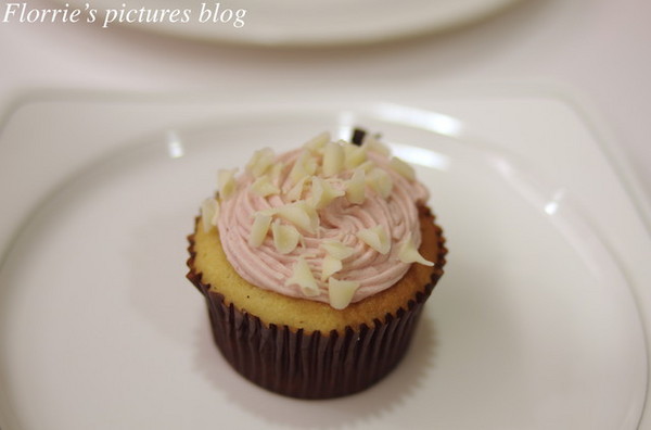 Twelve Cupcakes(新光站前店):台北美食~twelve cupcakes~小巧迷人的杯子蛋糕!