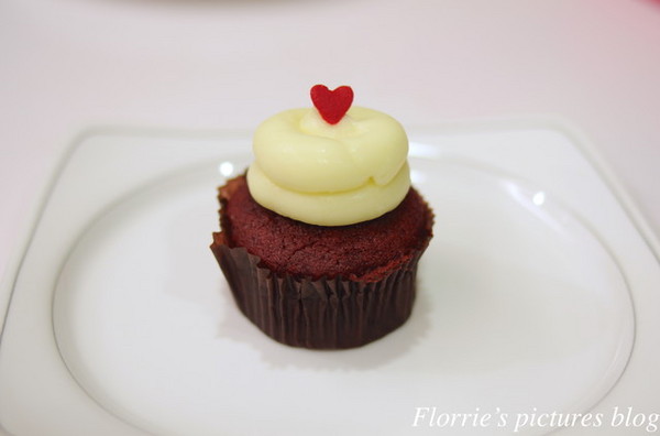 Twelve Cupcakes(新光站前店):台北美食~twelve cupcakes~小巧迷人的杯子蛋糕!