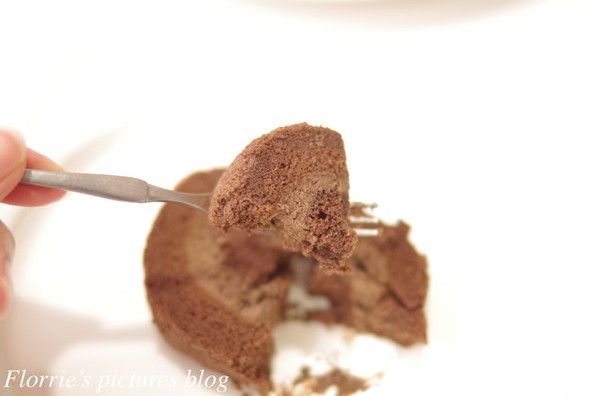 小山甜點市集:台北大同區美食~小山甜點市集 瑞士捲~香濃卻又不甜膩的純巧克力瑞士捲