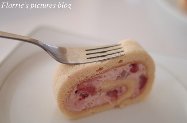 小山甜點市集:台北大同區美食~小山甜點市集 瑞士捲~香濃卻又不甜膩的純巧克力瑞士捲