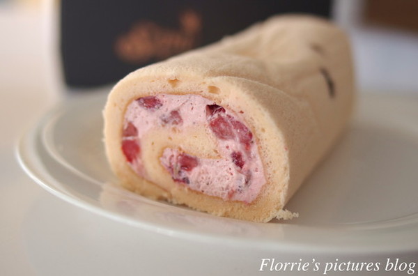 小山甜點市集:台北大同區美食~小山甜點市集 瑞士捲~香濃卻又不甜膩的純巧克力瑞士捲